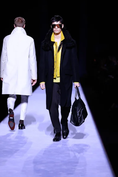 Look 14